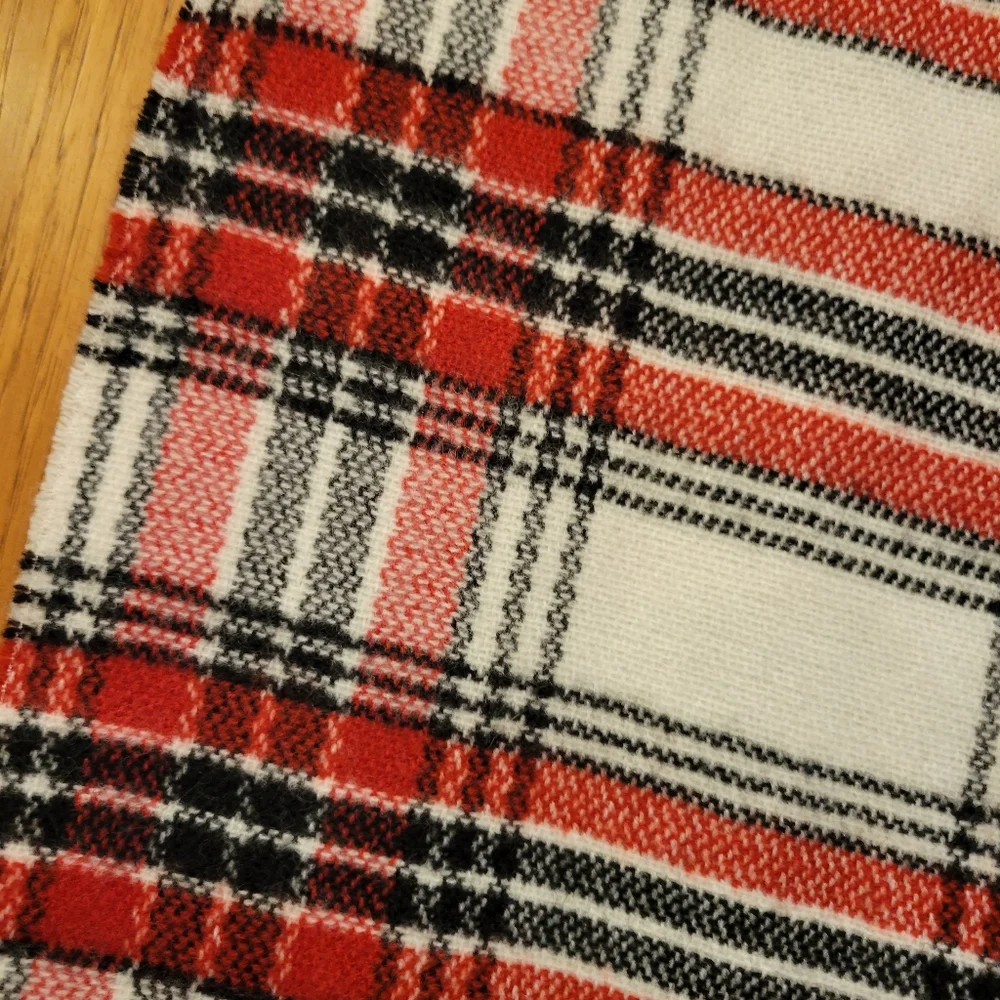 NWT Kirkland Plaid scarf